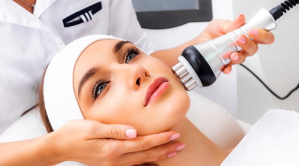 Radio frequency skin tightening (Image via Getty Images)